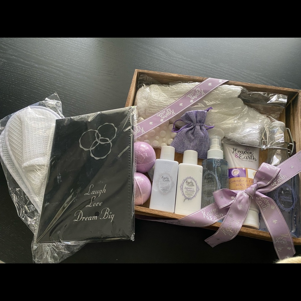 13-Piece Lavender Chamomile Spa Gift Set with Wooden Tray